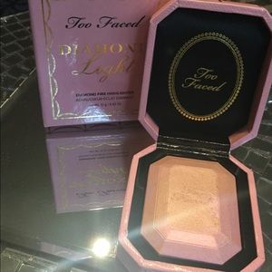 Too Faced Diamond Light Highlighter.
